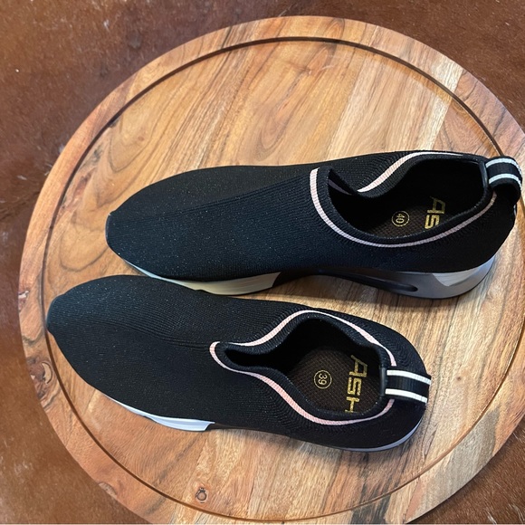 ASH - Picture 4 of 10